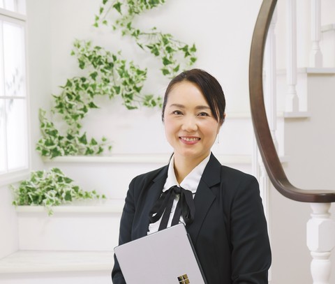「お金のしくみ化」ガイド・ファイナンシャルプランナー安本貴子です。